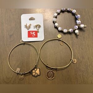 Icing Gold Queen Earrings